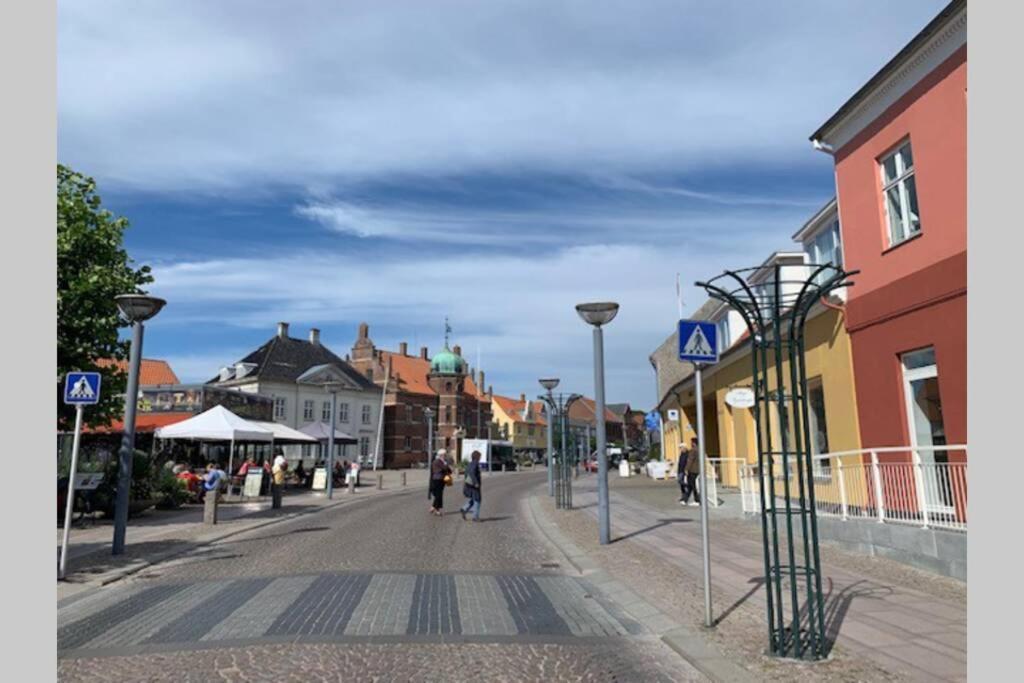 Lejlighed Pa Torvet I Stege Extérieur photo