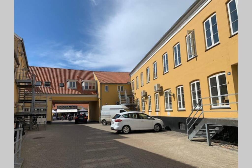 Lejlighed Pa Torvet I Stege Extérieur photo